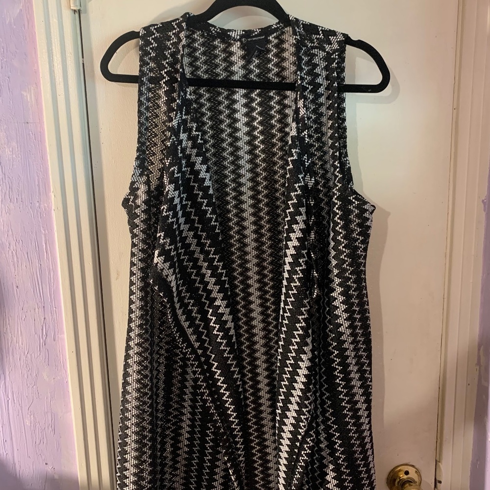 New Directions Black and White Sleeveless Cardigan Size Large